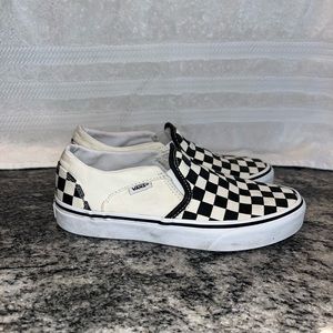 Classic Van’s tennis shoes Women’s size 6 / kids 4-4.5